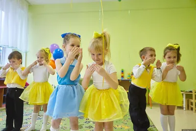 Фотозона на выпускной в детском саду Зайки - Фотозона