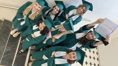 Образ на выпускной в школе в 2023 году для девушек 9–11 класса с фото