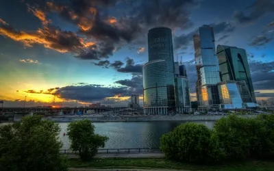 Москва под облаками Обои для рабочего стола 2560x1600