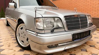 Mercedes-Benz W124 - комплексная перетяжка салона в кожу и алькантару.  Реставрация и установка нового комплекта колес.