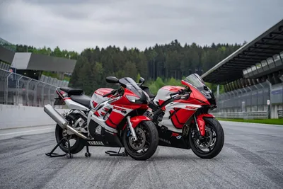 yamaha #r6 #rj11 #red #bikerboy #bikesquad #helmet #alpinestars #wheel  #motorcycle