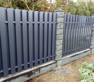 Забор из коричневого евроштакетника с установкой под ключ в Калуге |  Коричневый металлический забор из штакетника - цена