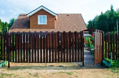 Забор из металлического штакетника под ключ от 2100 рублей за погонный метр