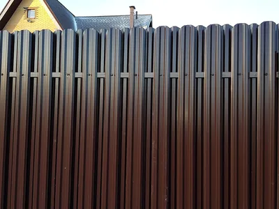 Забор из металлического штакетника в Новосибирске
