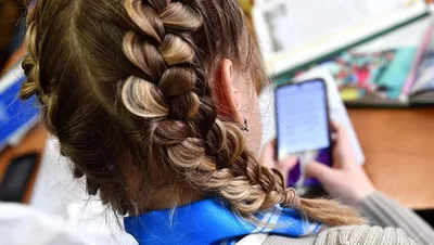 Путин одобрил запрет телефонов на уроках в школах | НДН.Инфо