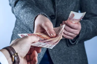 Как крадут деньги с карт и какие фото нельзя хранить в телефоне. Самые  неожиданные новости за год 31.12.2023 | Банки.ру