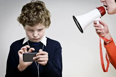 Зависимость от телефона у детей: что делать и как отучить