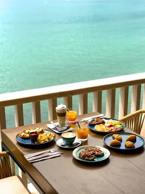 Завтрак на берегу моря в отеле Los Ángeles - Dénia.com