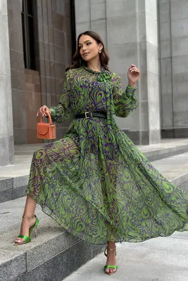 Дракону понравится: Сальма Хайек показала модное зеленое платье на Новый  год 2024 | theGirl
