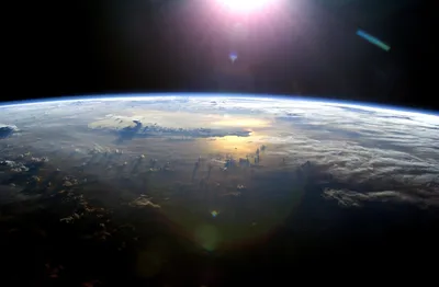 Ученые выяснили, почему снизилась яркость Земли из космоса — 01.10.2021 — В  мире на РЕН ТВ