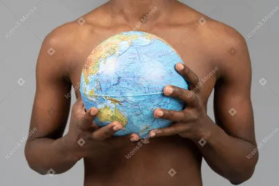 Человеческие руки держат планету земля земного шара мира на запачканных  голубом небе и обои для облака Стоковое Фото - изображение насчитывающей  цвет, земля: 191426758