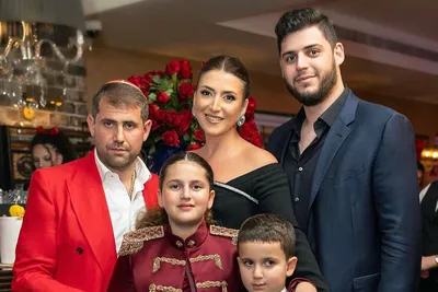 Певица Жасмин опубликовала редкое фото с мужем и тремя детьми - Газета.Ru |  Новости