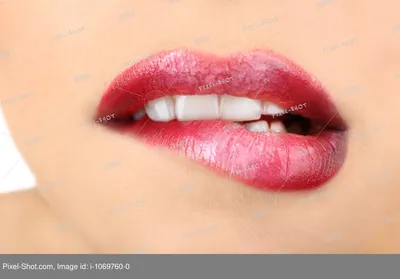 Естественные губы стоковое фото ©chika_milan 53370629