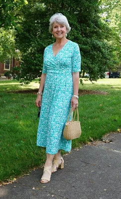 Модные платья для женщин 45+, в которых можно проходить все лето: фото