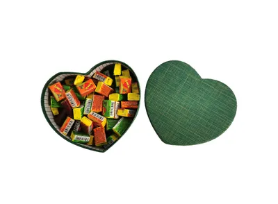 Жвачки Love is в коробочке Большие. Купить по выгодной цене в  интернет-магазине Tops.com.ua
