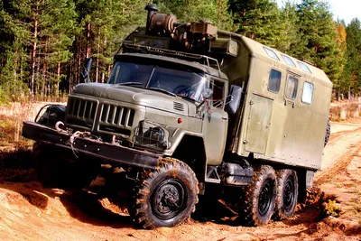 Купить сборную модель ICM 35517 Советский военный грузовик ЗиЛ-131 КШМ с  КУНГом в масштабе 1/35