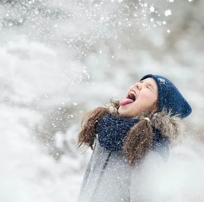 Зима, ты снег на полную включай... С открытым ртом пусть в небо смотрят люди...  | Фотоидеи для семьи, Фотосессия, Зимние детские фотографии