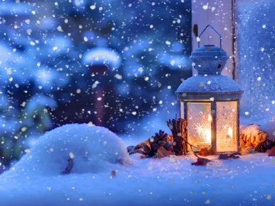 Скачать обои и картинки снег, снежинки, зима, новый год, фонарь, лампа,  еловые шишки, свет для рабочего стола в разрешении 3200x2400