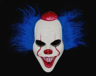 Страшный злой клоун высовывает язык стоковое фото ©nito103 312610844