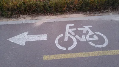 Велосипедная дорожка дорожного знака Стоковое Фото - изображение  насчитывающей конец, солнечно: 197099174