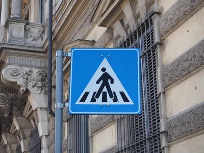 Нужно ли пропускать пешехода, если \"зебра\" есть, а знака \"пешеходный  переход\" нету? | АВТОГАЙД - клуб автолюбителей | Дзен