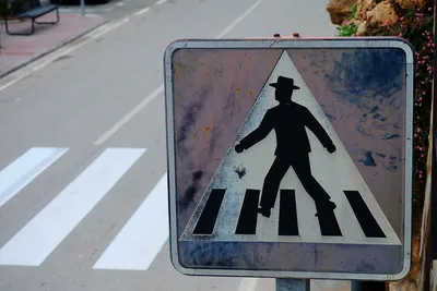 Пешеходный переход Дорожный знак Зебра, треугольник, предупреждающий знак  png | PNGEgg