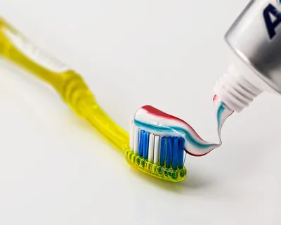 Зубные пасты из масс-маркета: какими можно пользоваться? • ImOrganic