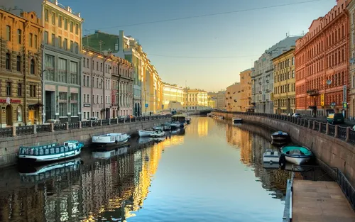 Санкт Петербург Обои на телефон канал с лодками в нем
