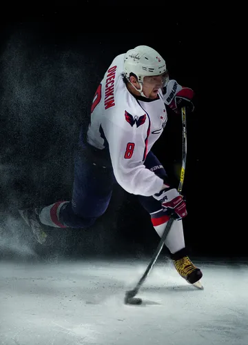 Александр Овечкин, Хоккей Обои на телефон мужчина в хоккейной форме и шлеме на льду