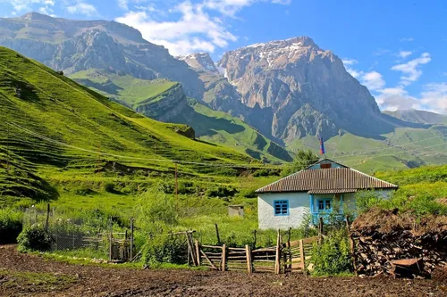 Азербайджан Обои на телефон небольшой домик в горах