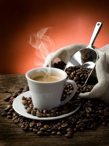 Кофе Обои на телефон чашка кофе и ложка на столе с кофейными зернами