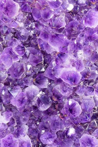 Лиловые Обои на телефон крупный план фиолетовых кристаллов
