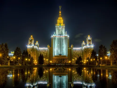 Москва Обои на телефон большое здание с включенным светом ночью