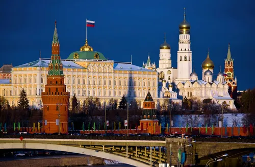 Москва Обои на телефон большое здание с башнями и мостом перед ним
