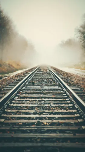 Одиночество Обои на телефон железнодорожный путь с дымом, выходящим из него