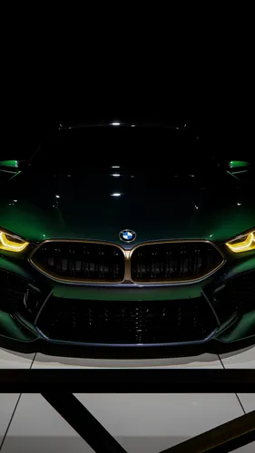 Bmw Обои на телефон передняя часть зеленого автомобиля