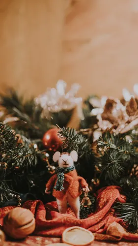 Рождественские Обои на телефон маленькое чучело на дереве