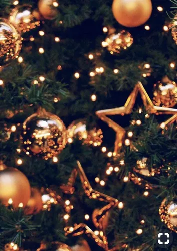 Рождественские Обои на телефон дерево с огнями и украшениями
