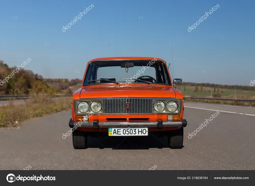 Ваз 2106 Обои на телефон оранжевый автомобиль на дороге