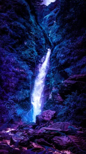 Водопад Обои на телефон молния в скалистой местности