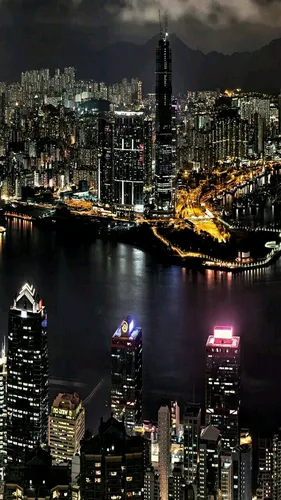 Ночной Город Обои на телефон город с высокими зданиями и водоемом