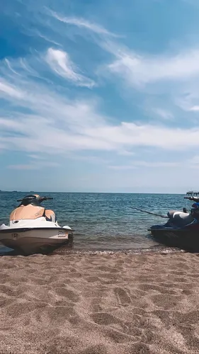 Море Пляж Обои на телефон лодки на пляже