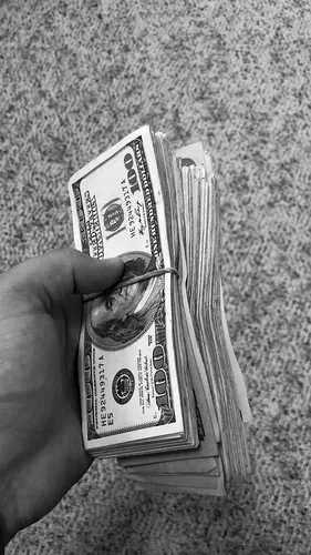 Бенджамин Франклин, С Деньгами Обои на телефон рука, держащая стопку денег