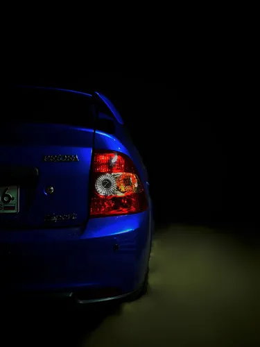 Приора Обои на телефон синий автомобиль с красными огнями