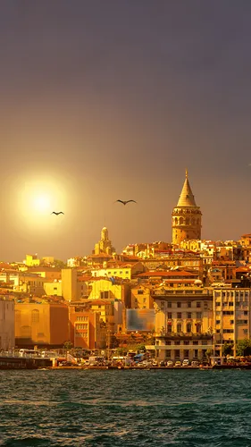 Турция Обои на телефон город с водоемом и башней вдали