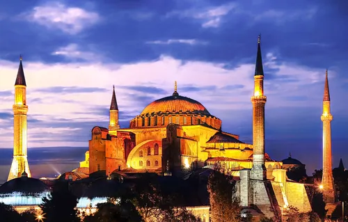 Турция Обои на телефон большое здание с башнями на фоне собора Святой Софии