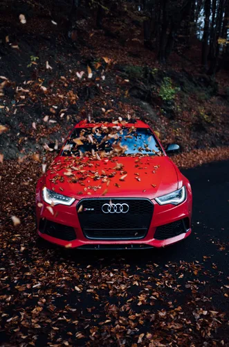 Audi Rs6 Обои на телефон красный автомобиль, припаркованный в лесу