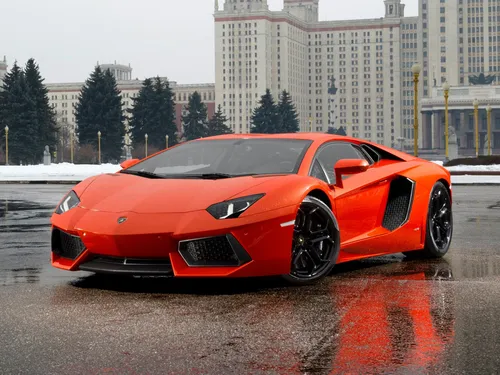 Lamborghini Обои на телефон спортивный автомобиль, припаркованный на мокрой дороге