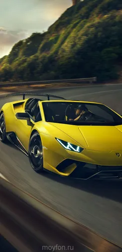 Lamborghini Обои на телефон желтый спортивный автомобиль на дороге