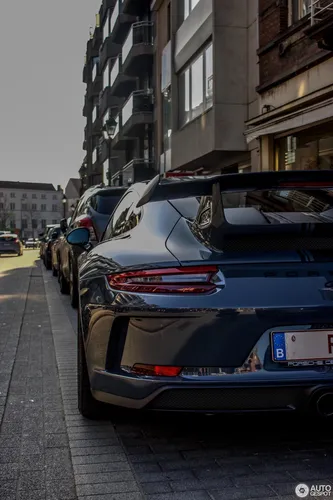 Porsche Обои на телефон автомобиль, припаркованный на обочине улицы